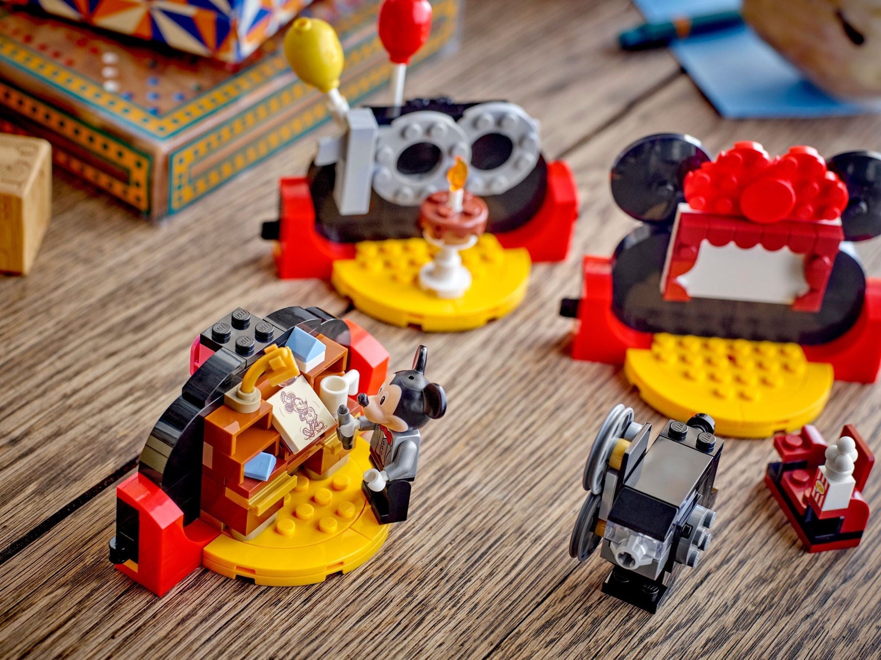 LEGO Disney 40600 Disney 100 Years Celebration GWP - SuperSaverAU - view 6