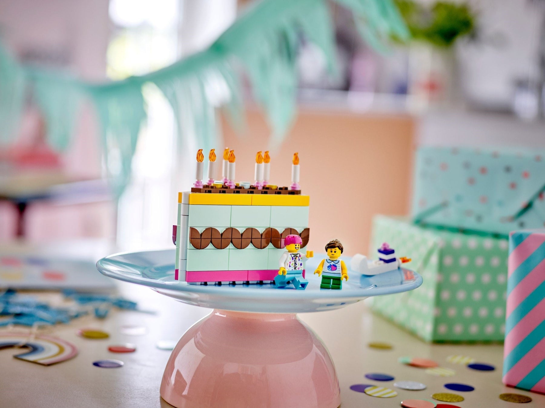 LEGO 40641 Birthday Cake – Celebration Display Model - SuperSaverAU - view 3