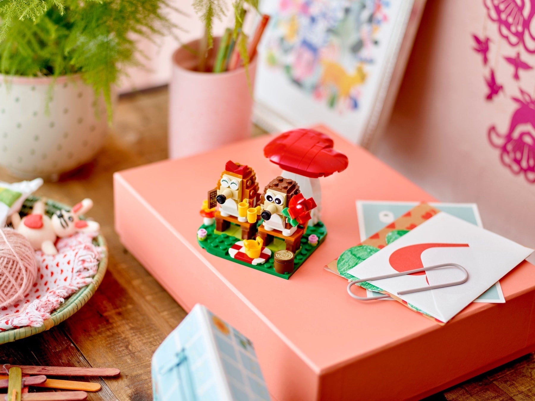 LEGO Seasonal Hedgehog Picnic Date 40711 - Perfect Valentine Gift - SuperSaverAU - view 3