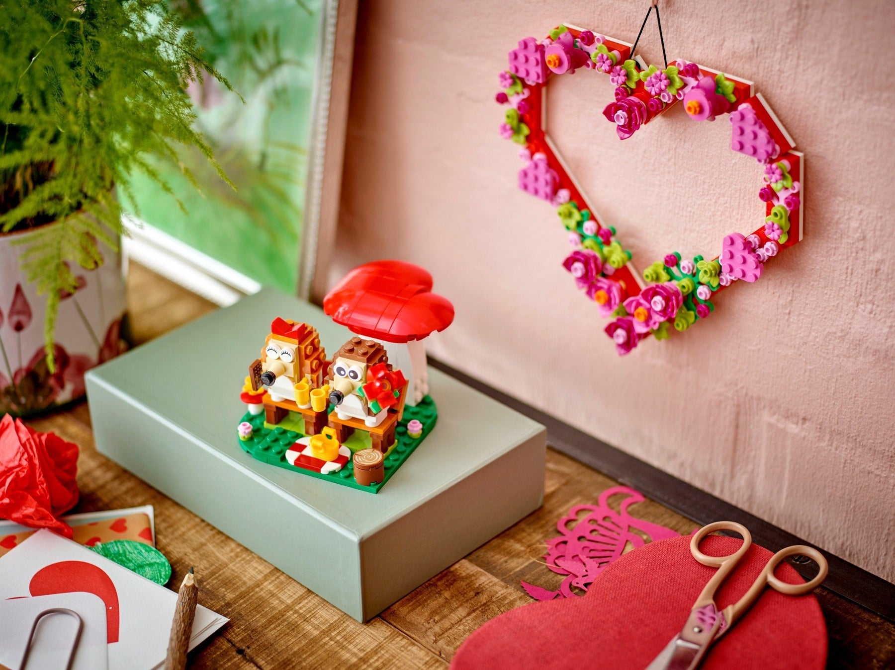 LEGO Seasonal Hedgehog Picnic Date 40711 - Perfect Valentine Gift - SuperSaverAU - view 5