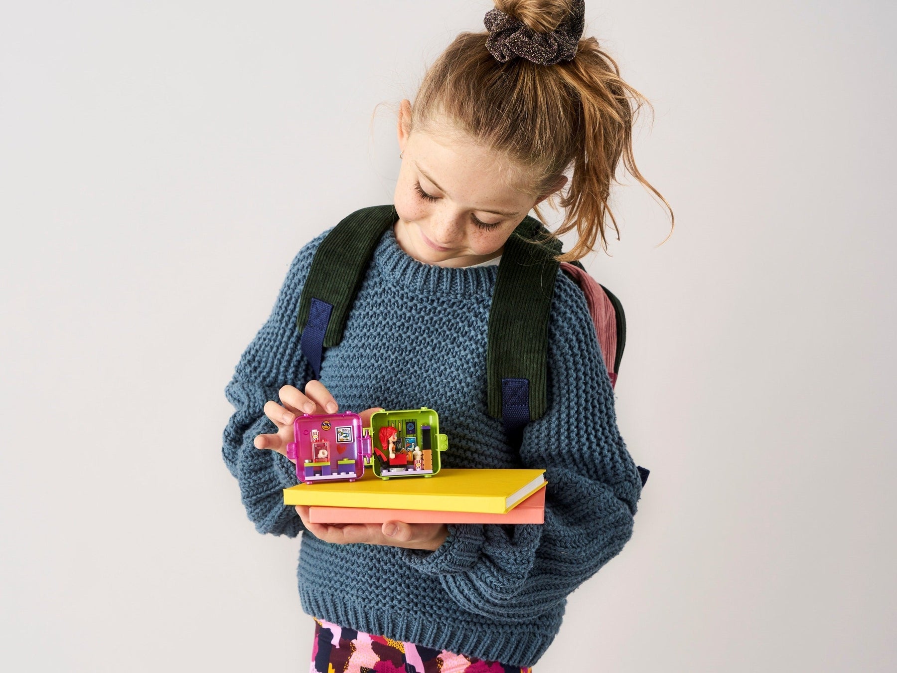 LEGO 41408 Mia's Movie Theater Play Cube: Portable Fun for Kids - SuperSaverAU - view 6