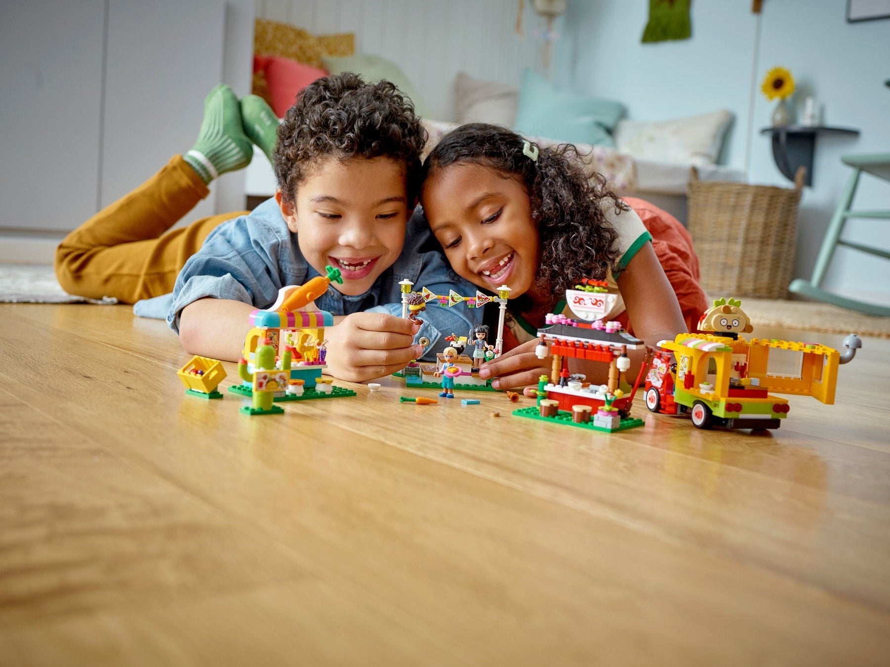 LEGO 41701 Friends Street Food Market Playset - SuperSaverAU - view 2