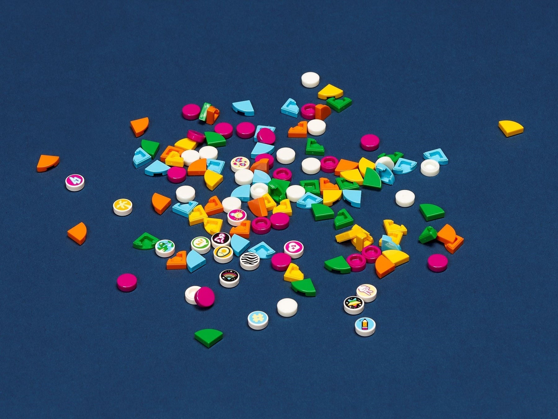 LEGO 41932 Extra DOTS - Series 5: Tropical Tiles & Glow-in-the-Dark - SuperSaverAU - view 5