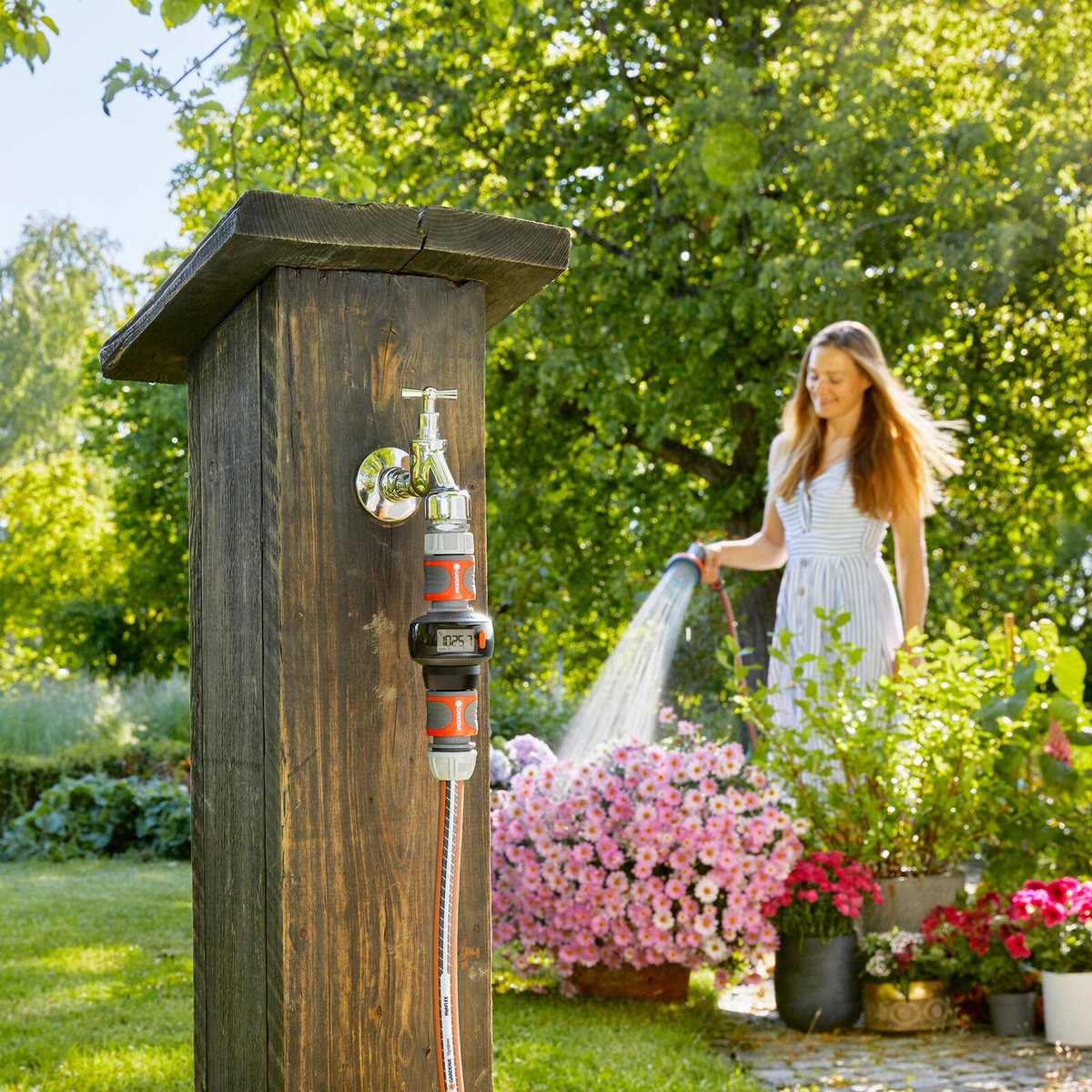 GARDENA AquaCount Water Meter, Digital Display, Hose-End, Battery Powered, 18350-25