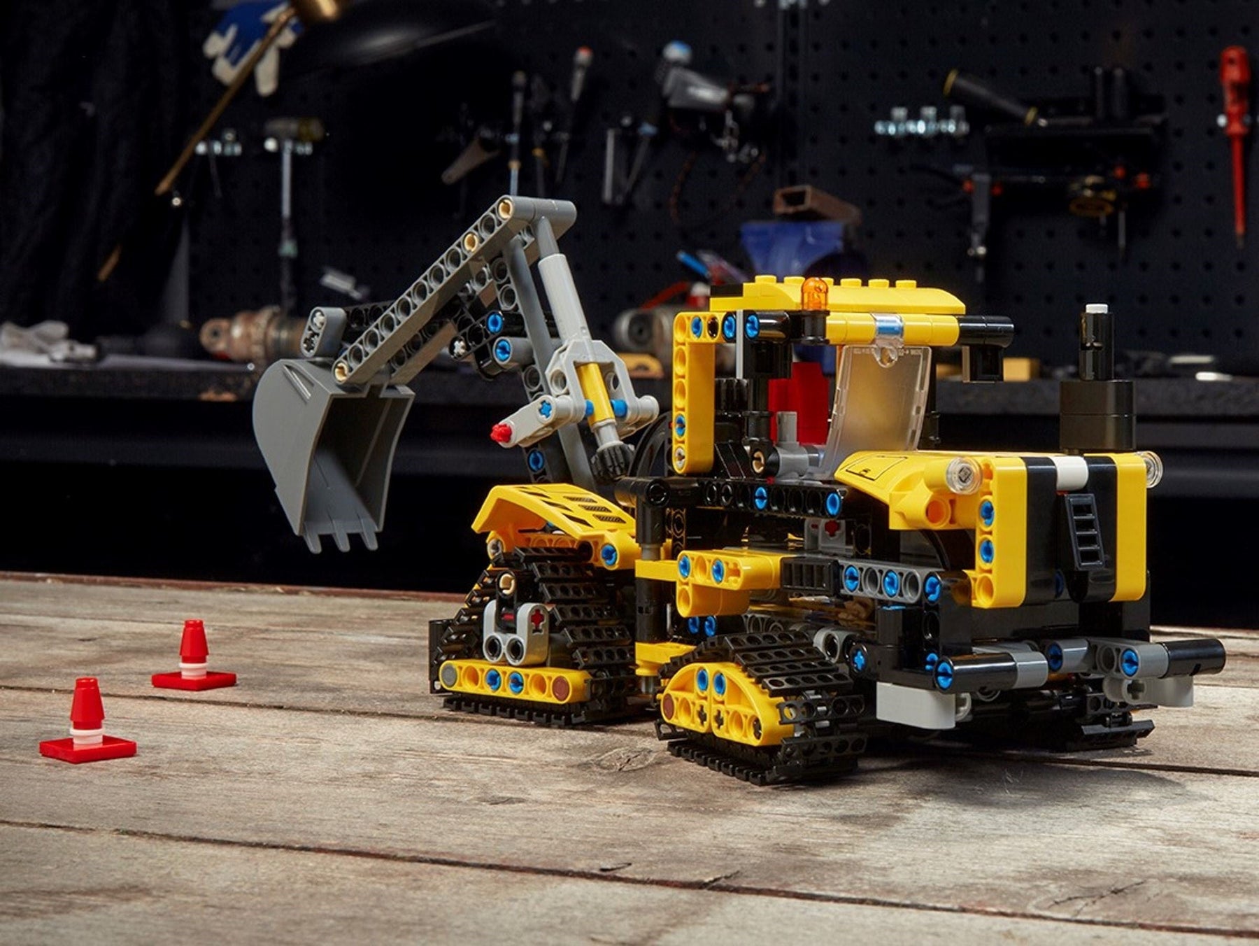 LEGO 42121 Heavy-Duty Excavator 2-in-1 Building Kit - SuperSaverAU - view 5