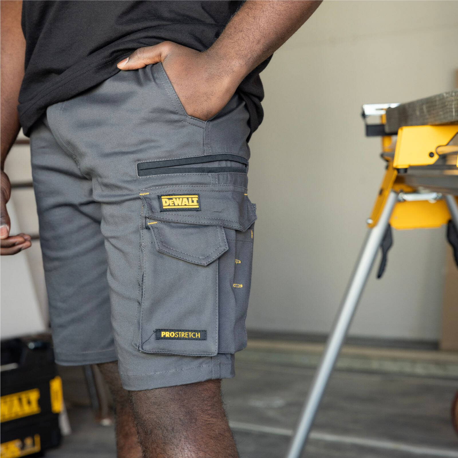 DeWALT Bennington PROStretch Work Shorts Size 32 Grey Cotton Spandex