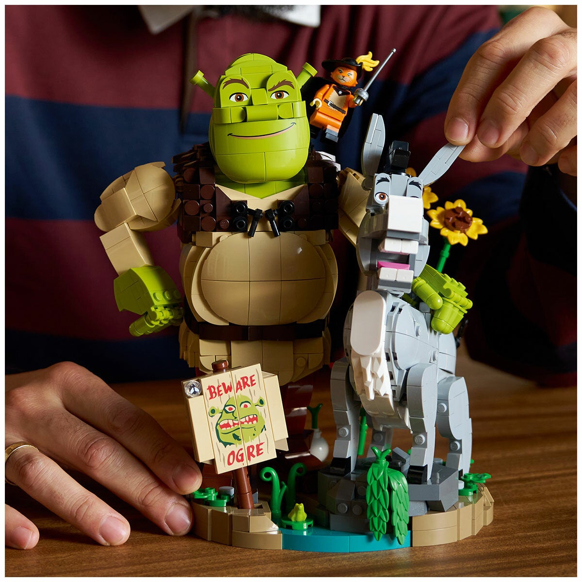 LEGO Shrek and Donkey Posable Figure Kit With Puss in Boots Display 72423 — image 3