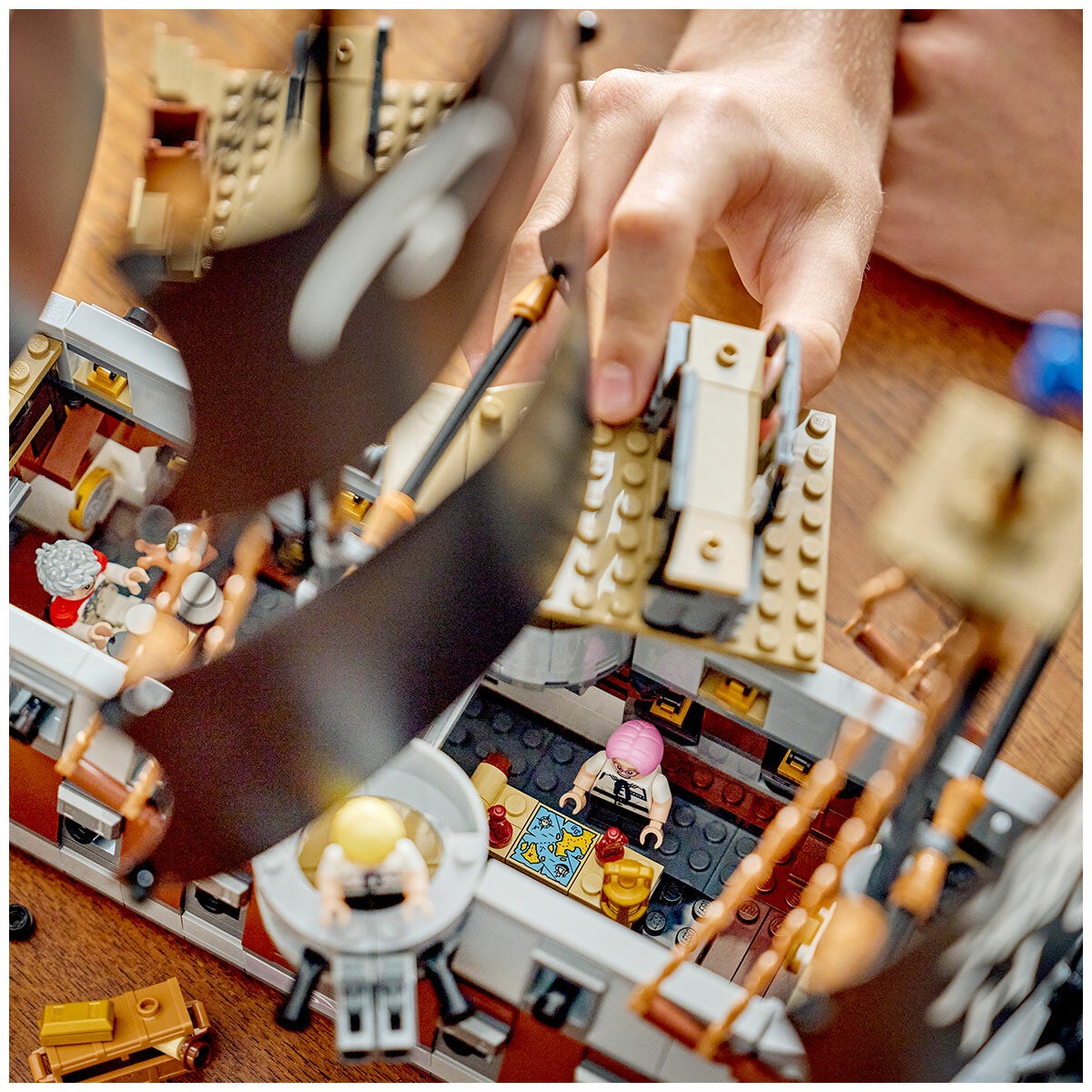 LEGO Garp's Marine Battleship One Piece Ship Model Kit 8 Minifigures 75646 — image 5