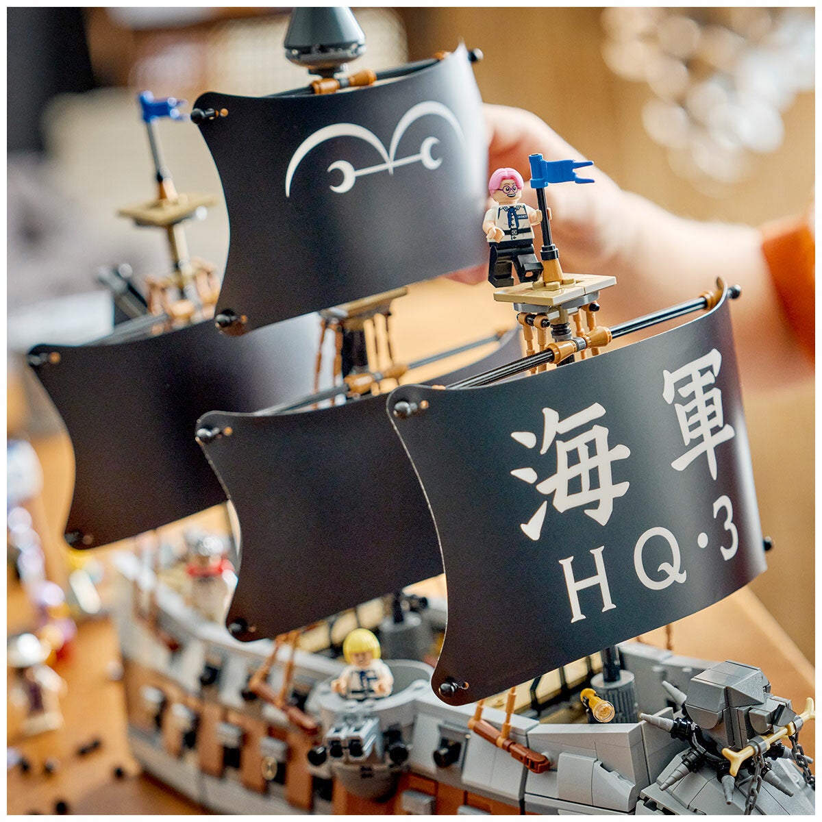 LEGO Garp's Marine Battleship One Piece Ship Model Kit 8 Minifigures 75646 — image 6