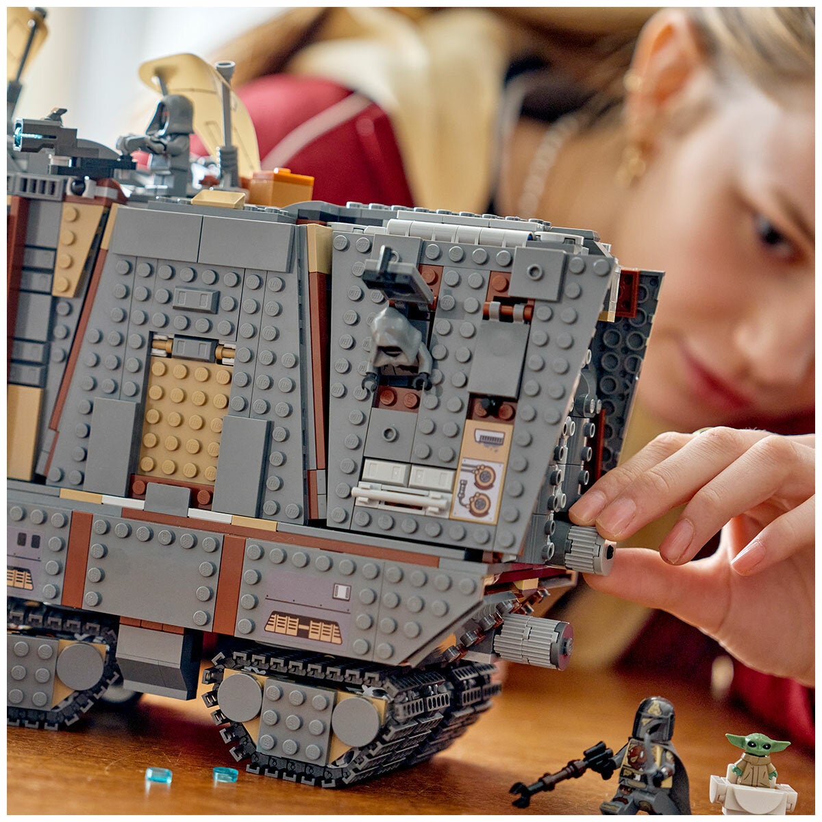 LEGO Offworld Sandcrawler And Mudhorn Star Wars Vehicle Playset 5 Minifigures 75453 — image 4