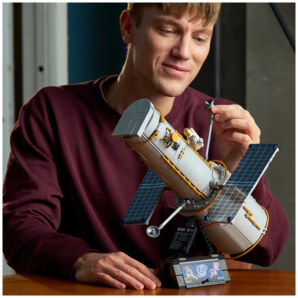LEGO Hubble Space Telescope Icons Collectible Model Kit 11382 — image 3