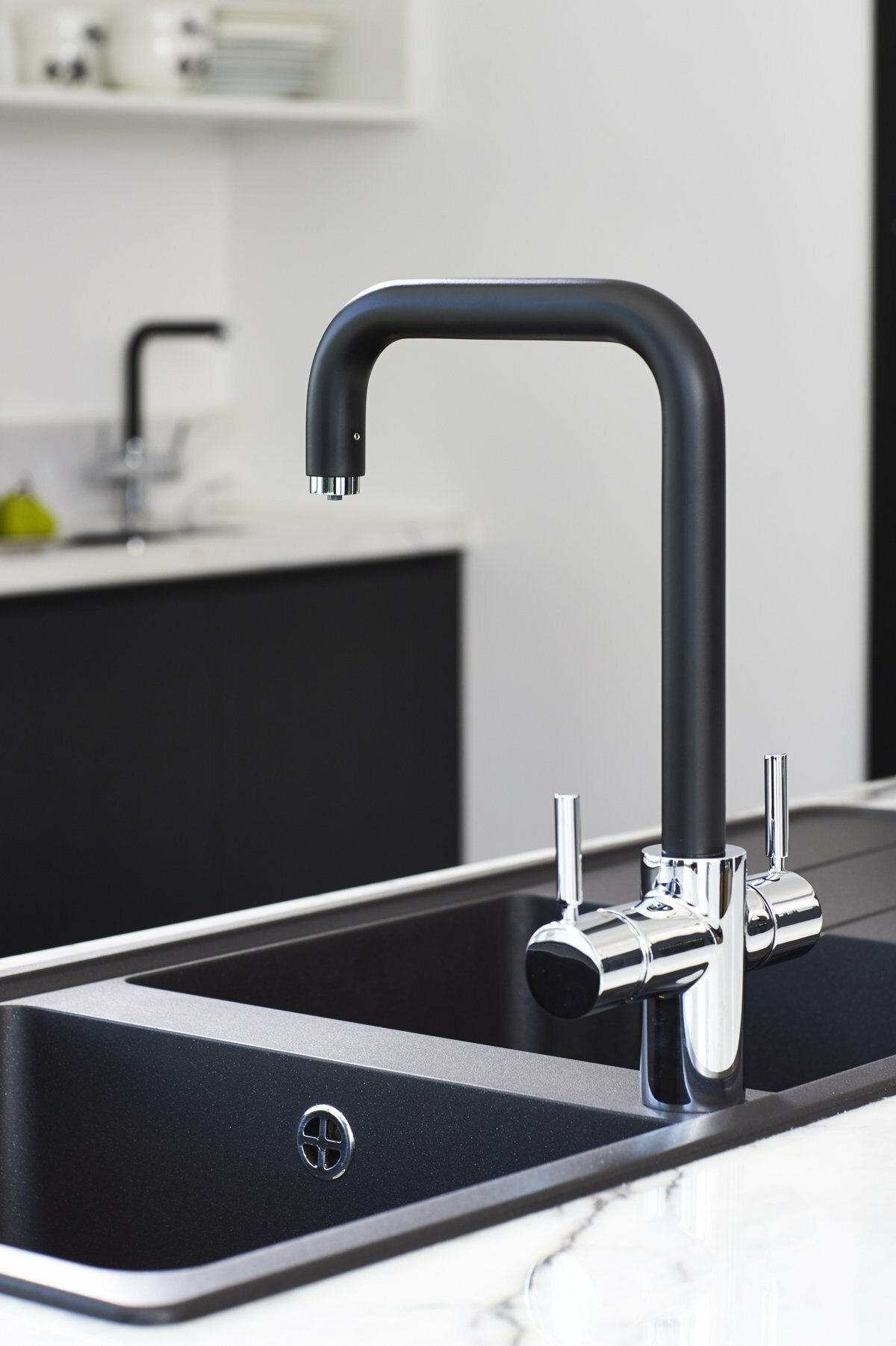 InSinkErator Multitap 3N1 U-shape steaming hot water tap - black finish, 2.5L NeoTank - 3003UB