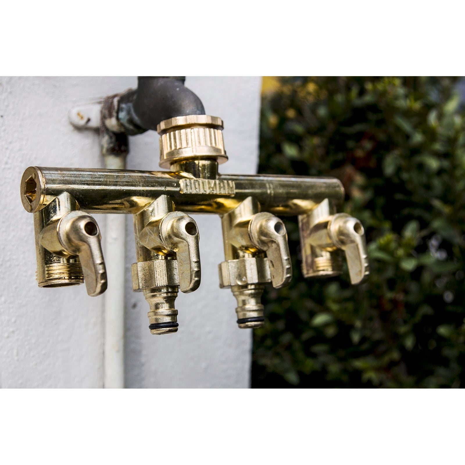 Holman 4 Way Metal Tap Outlet Manifold, Gold Die-Cast, Suits 1" & 3/4" Taps
