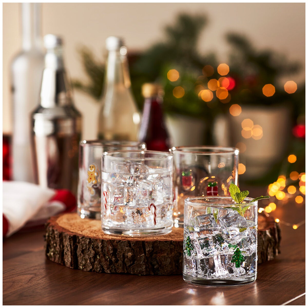 Hand-Crafted Christmas Drinking Glasses, Set of 4 Festive Motifs for Entertaining, 414ml by Pandex — image 6