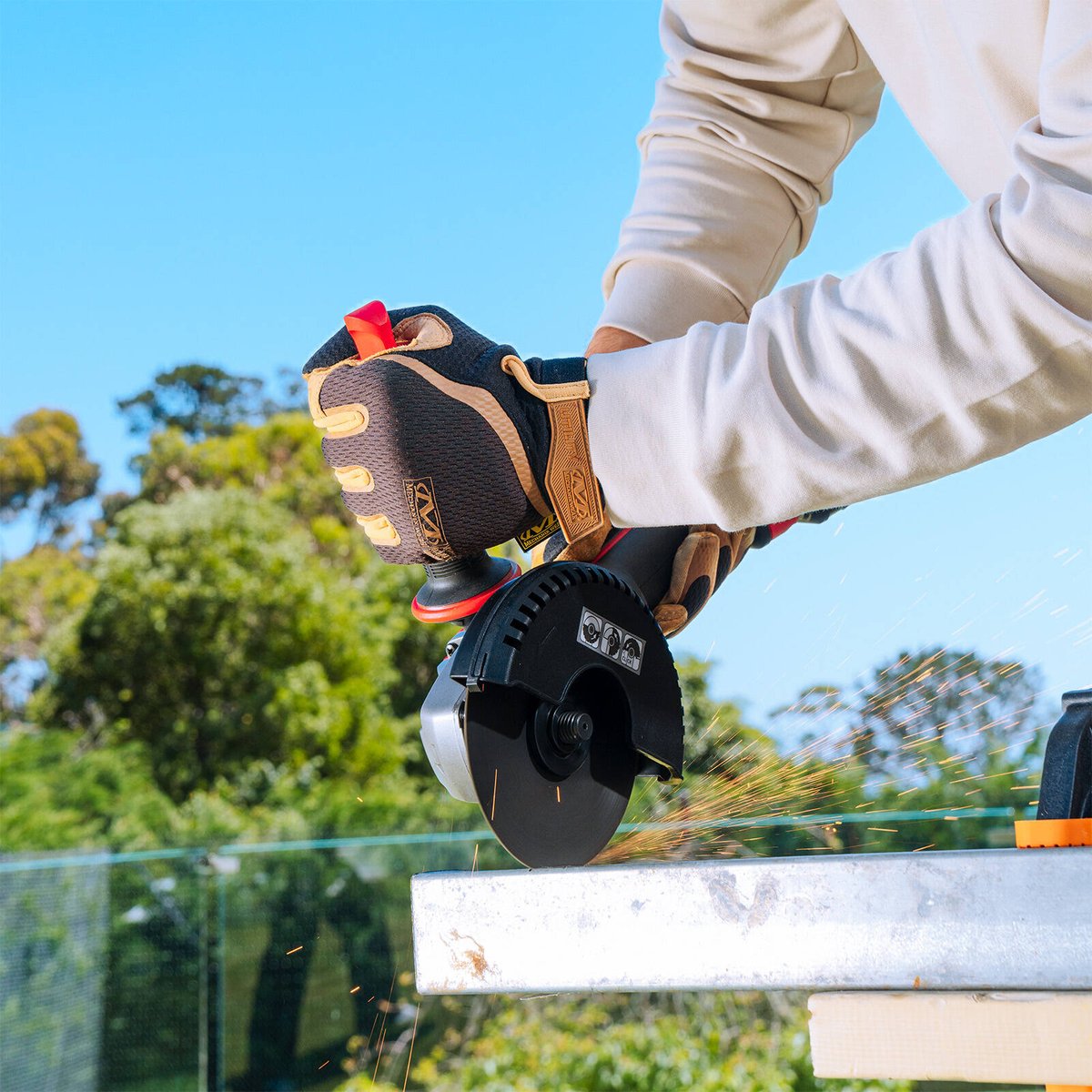 Ozito PXC 18V Brushless 125mm Cordless Angle Grinder Skin Only PXBVAGS-125