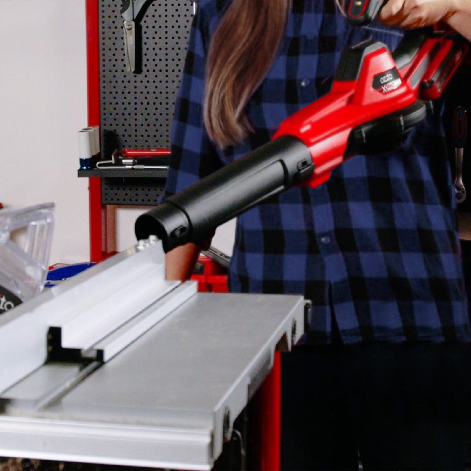 Ozito PXC 18V Cordless Universal Blower 4.0Ah Kit, Variable Speed PXBUVK-4025