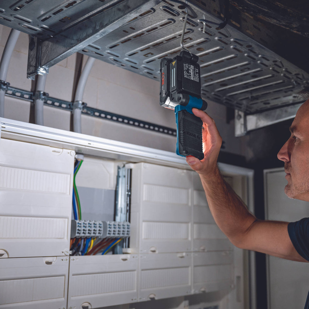 Bosch 18V Professional 800lm Work Light with 360° Swivel & 180° Tilt - Skin Only GLI 18V-800