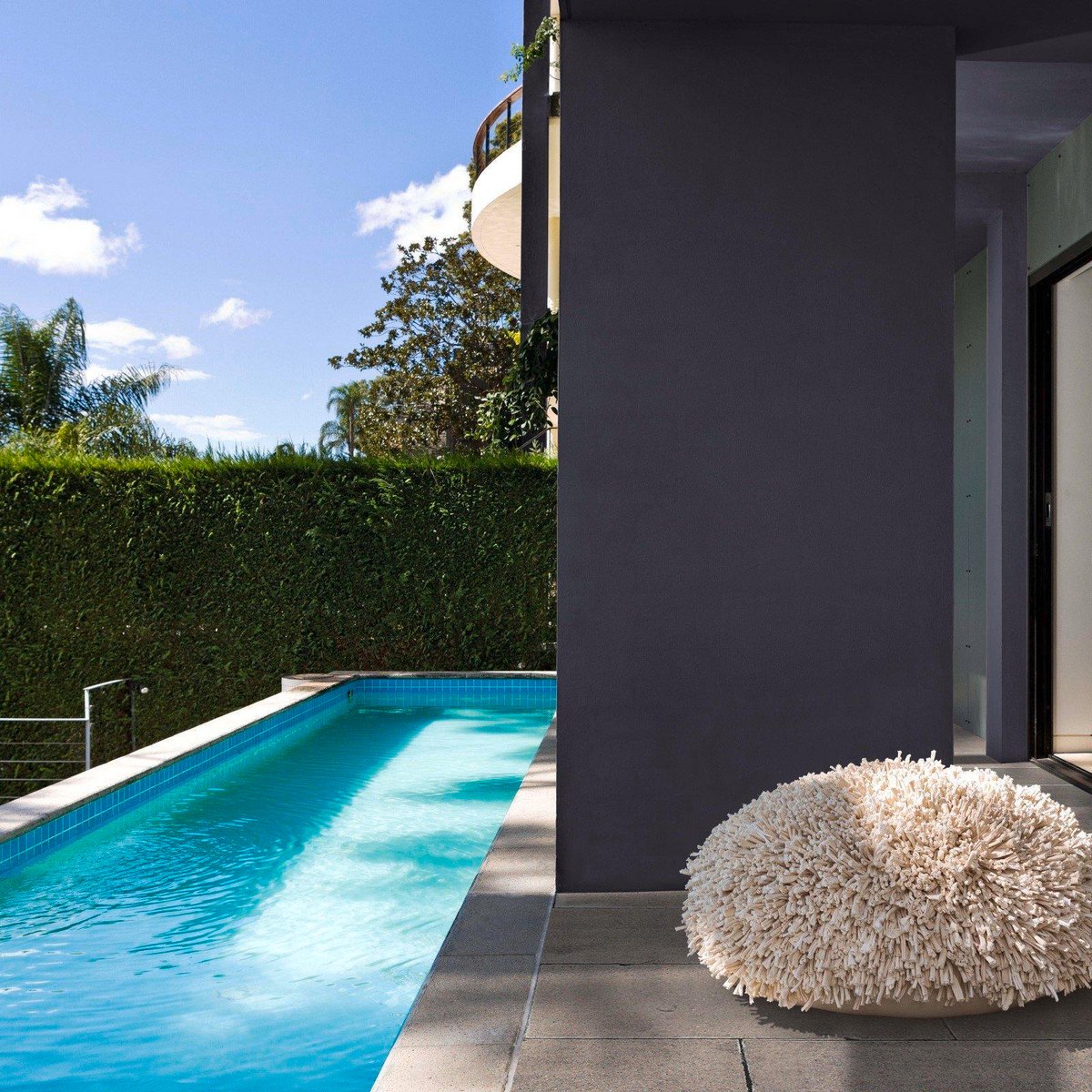 Taubmans 1L Black Low Sheen All Weather Exterior Paint - Water-Based, UV Resistant - SuperSaverAU - view 2