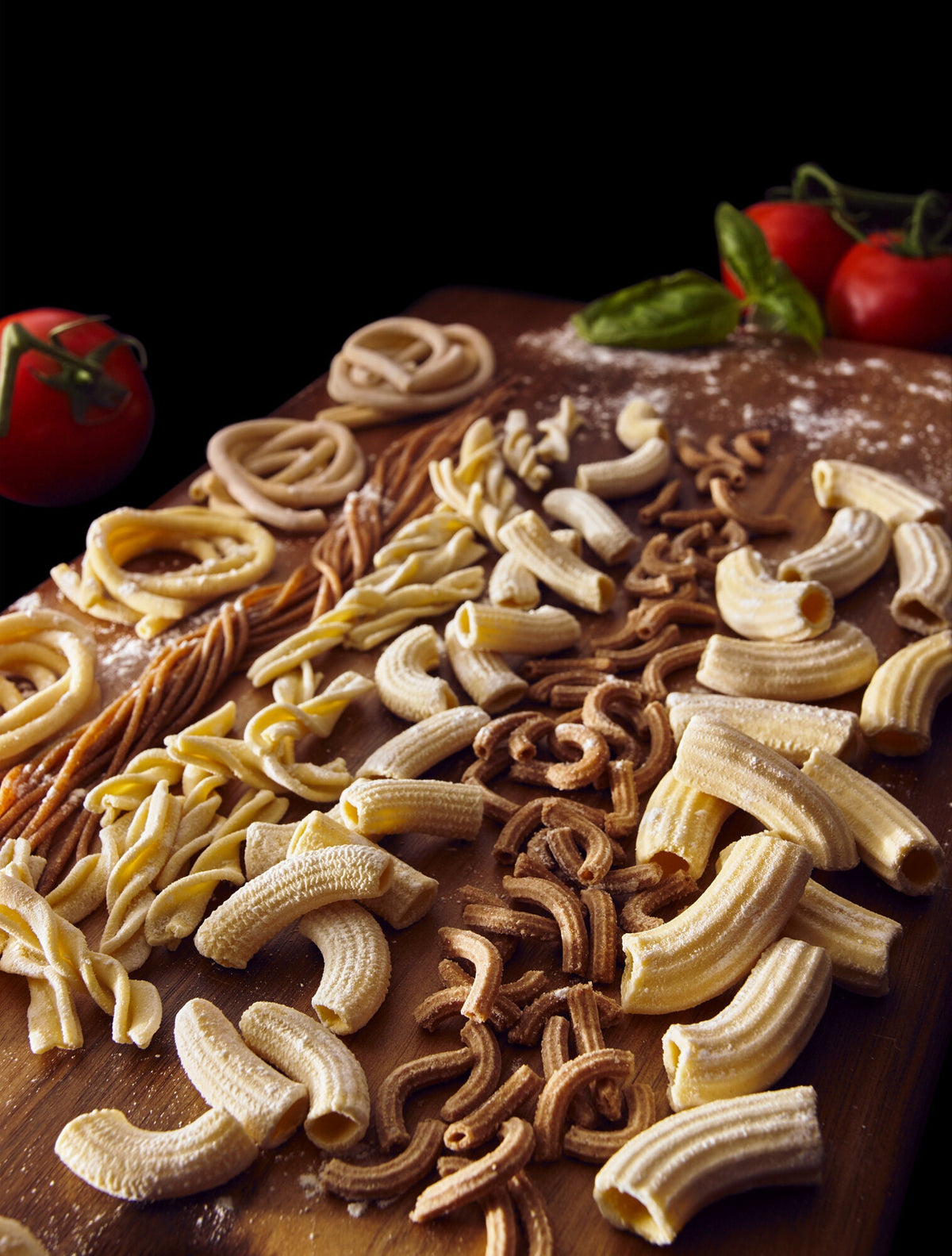 KitchenAid Gourmet pasta press attachment - six quick-change discs, built-in wire cutter, white - KSMPEXTA