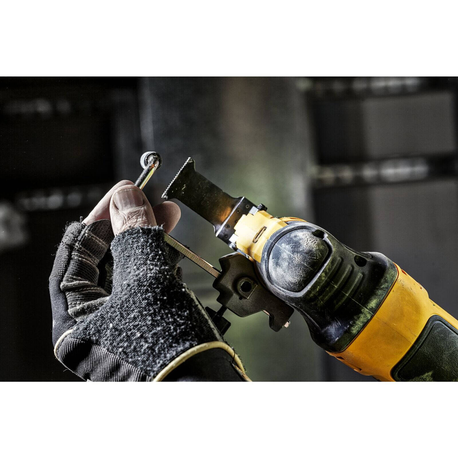 DeWALT 31mm x 43mm Oscillating Wood with Nails Multi Tool Blade