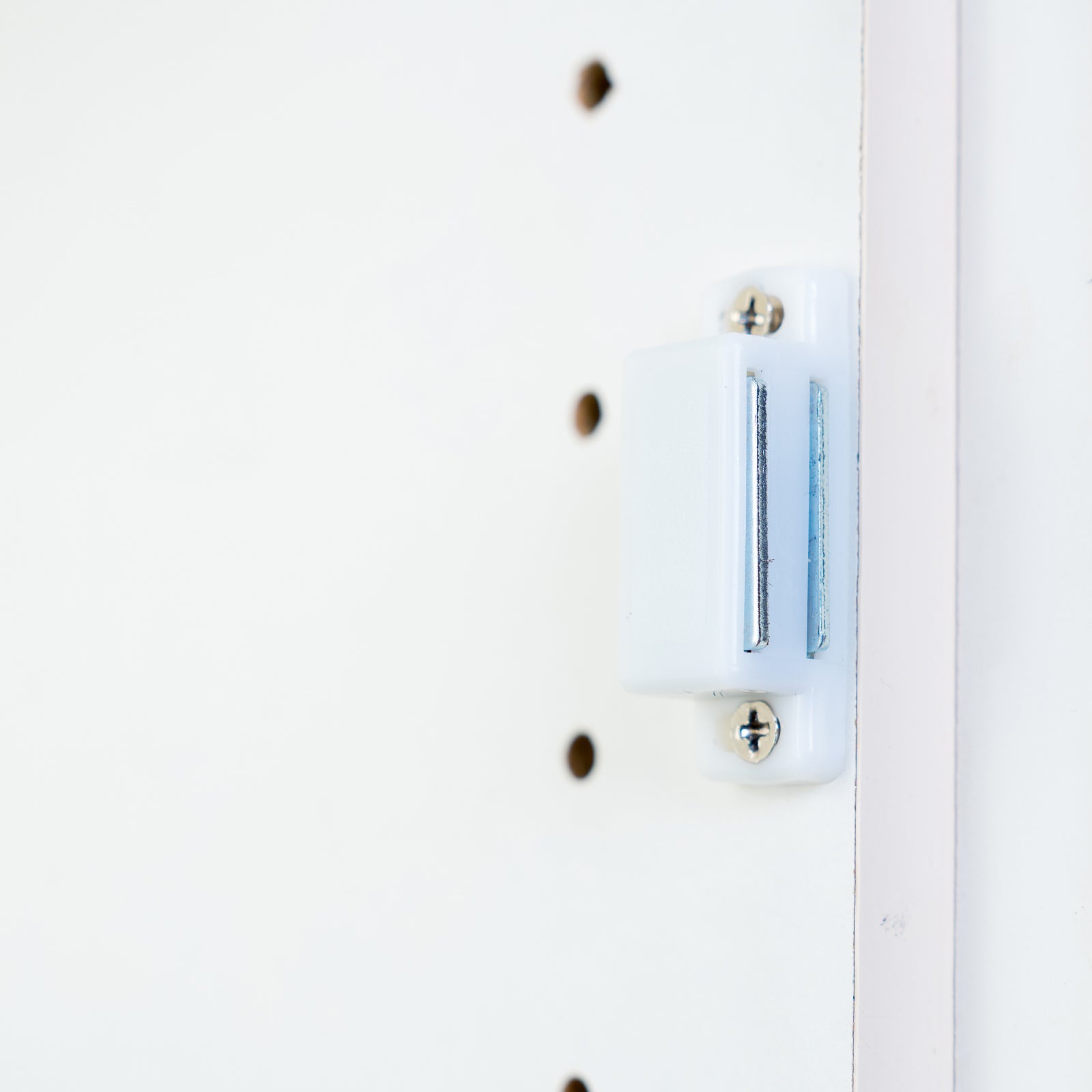 Taskmaster 46mm White Magnetic Door Catch Plastic 3 Pack
