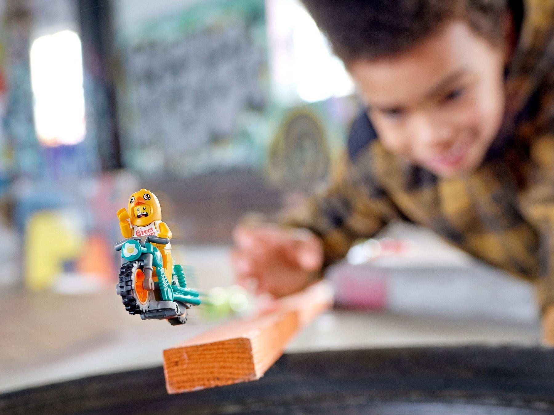 LEGO 60310 Chicken Stunt Bike: Clemmons' Flywheel Motorcycle Toy - SuperSaverAU - view 4