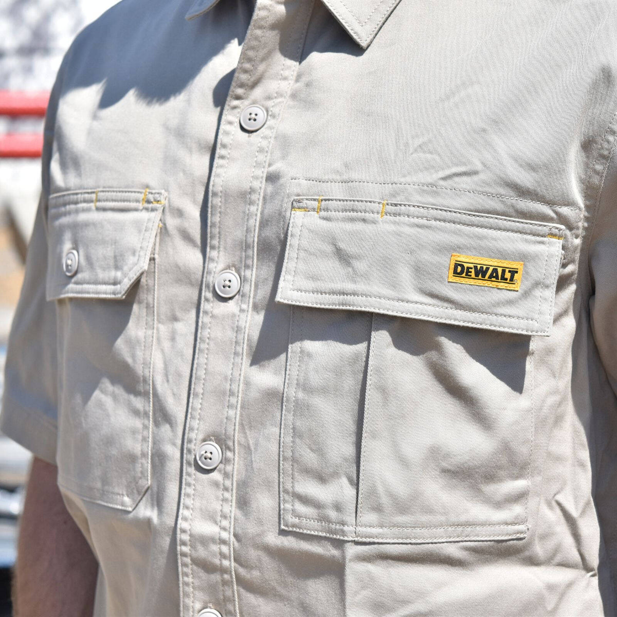 DEWALT Khaki Basalt Short Sleeve Button Up Shirt - Men's Size XL, Stretch Cotton