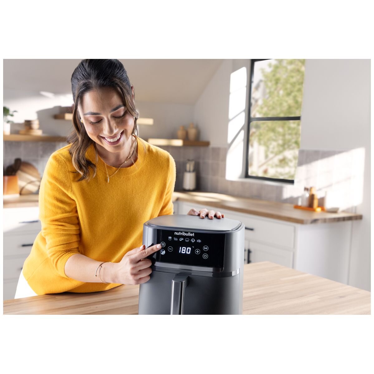 NutriBullet CrispLite Vision 6L Air Fryer - Touchscreen, Reversible Plate, Ceramic Coating - NBA07300
