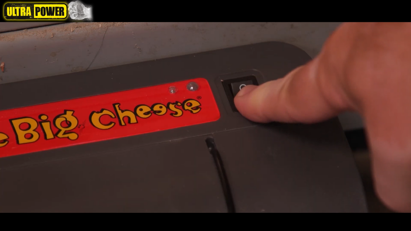 The Big Cheese Ultra Power Neo-Zap Electronic Rat Killer, Battery Operated Indoor Trap