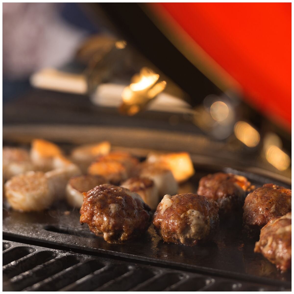 Kamado Joe Big Joe half moon cast iron reversible griddle - Smooth and ribbed sides - BJ-HCIGRIDDLE