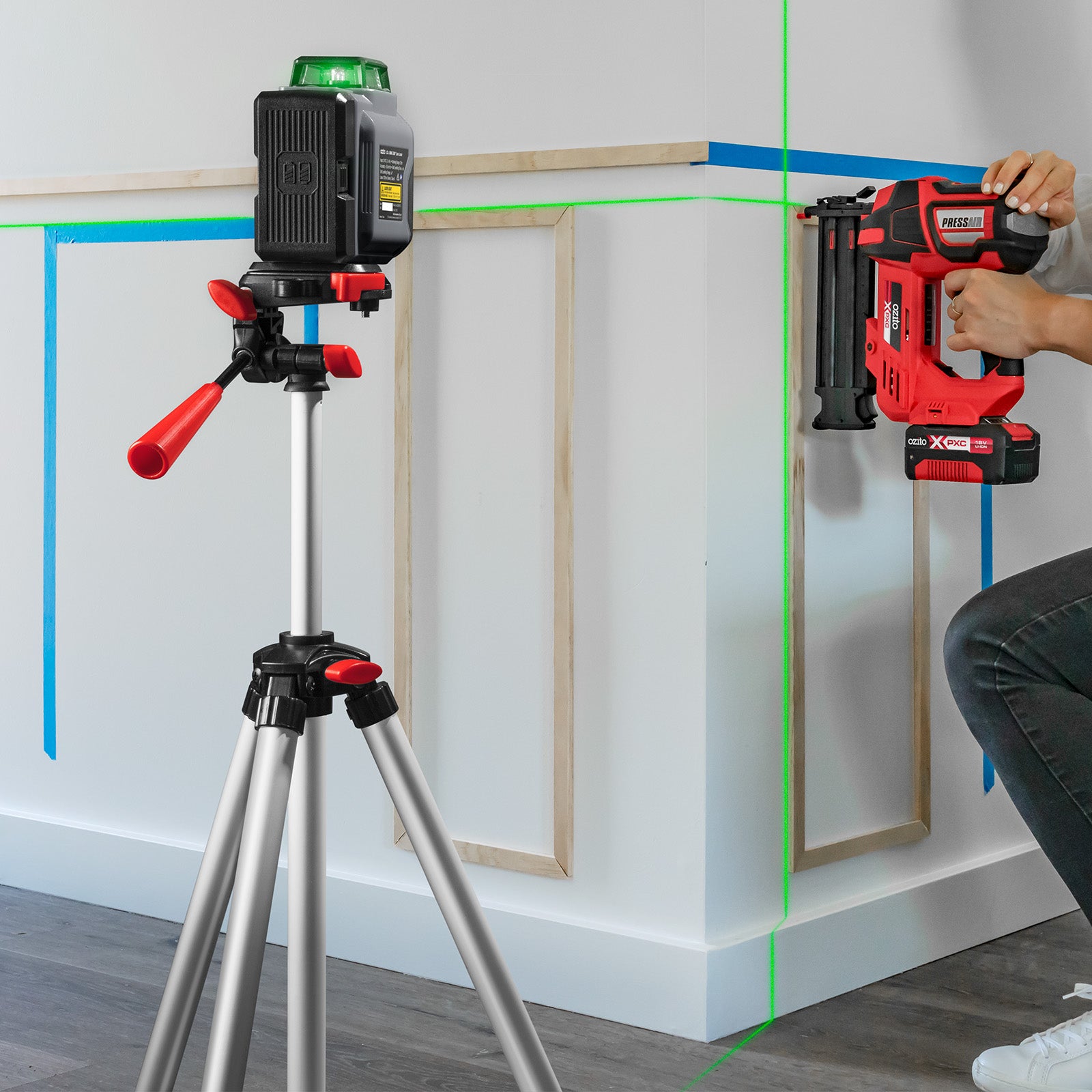 Ozito 20m Range 360° Line Laser Green Beam Auto Levelling LCL-360G