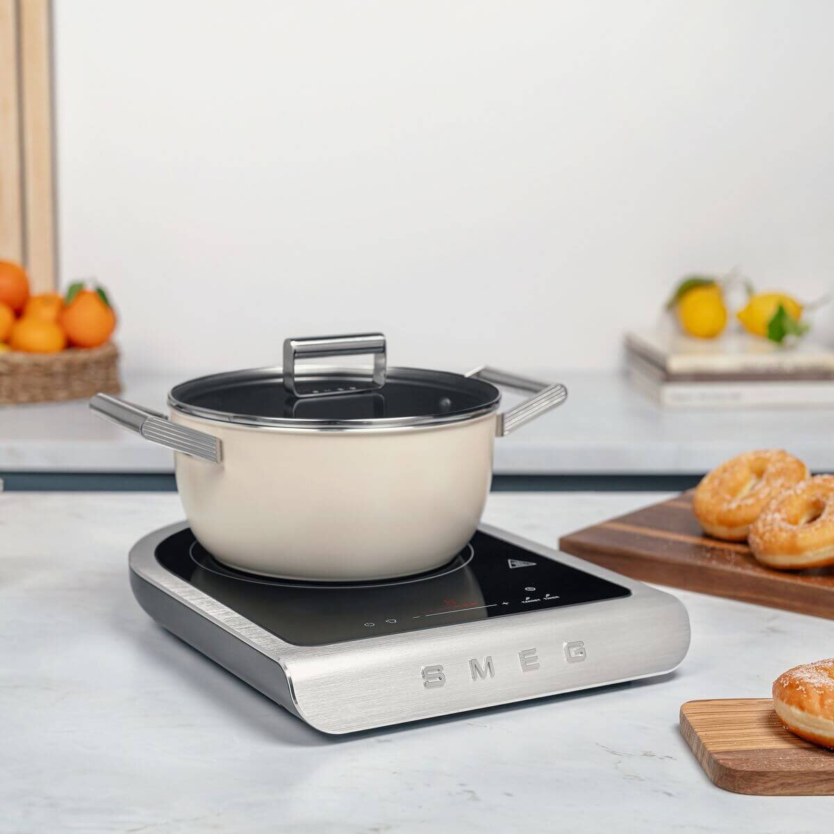 Smeg Portable Induction Hob - Temperature Probe, Nine Power Levels, Barbecue and Fry Programs - PIC01BLMAU