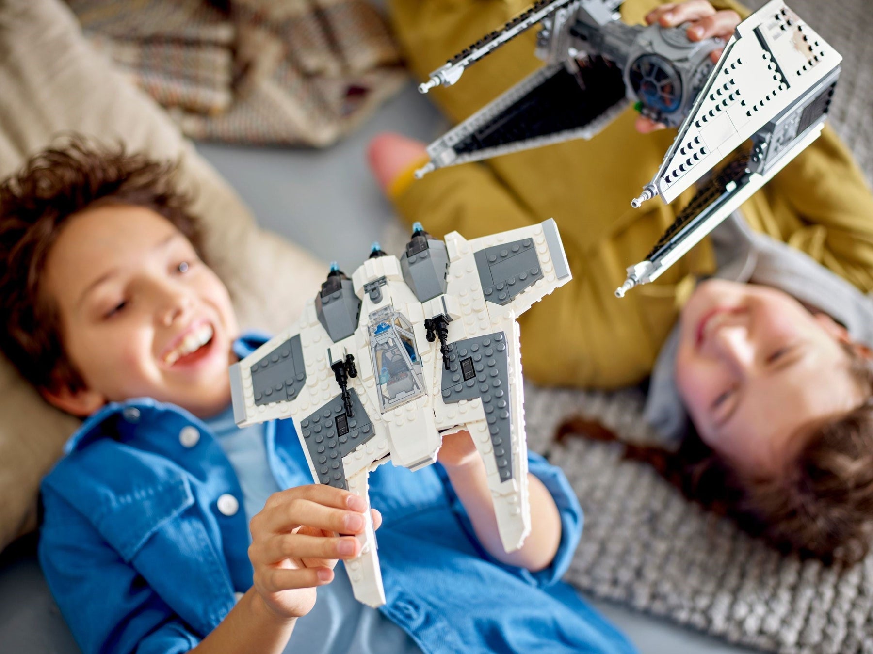 LEGO 75348 Mandalorian Fang Fighter vs. TIE Interceptor – Star Wars Battle Set - SuperSaverAU - view 6