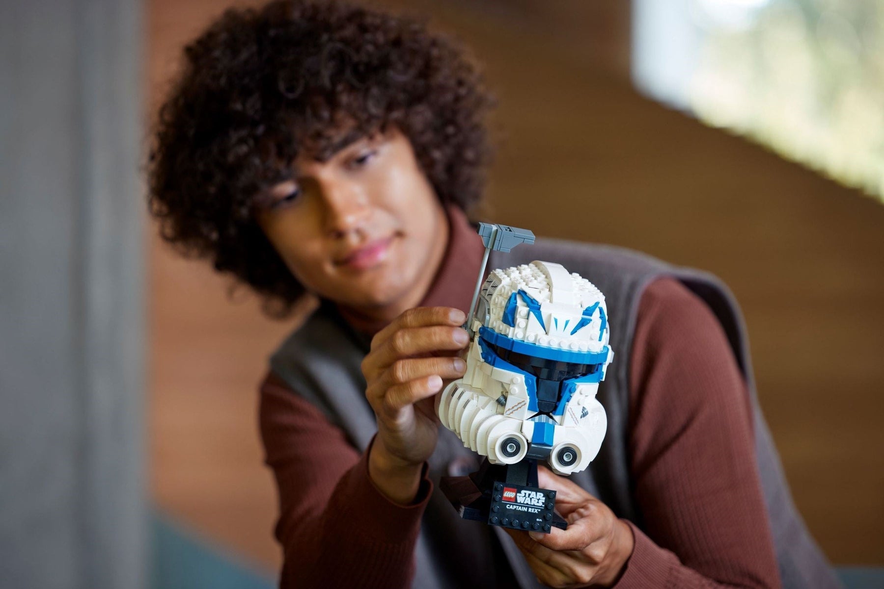 LEGO 75349 Captain Rex Helmet – Star Wars Collectible Display Model - SuperSaverAU - view 5