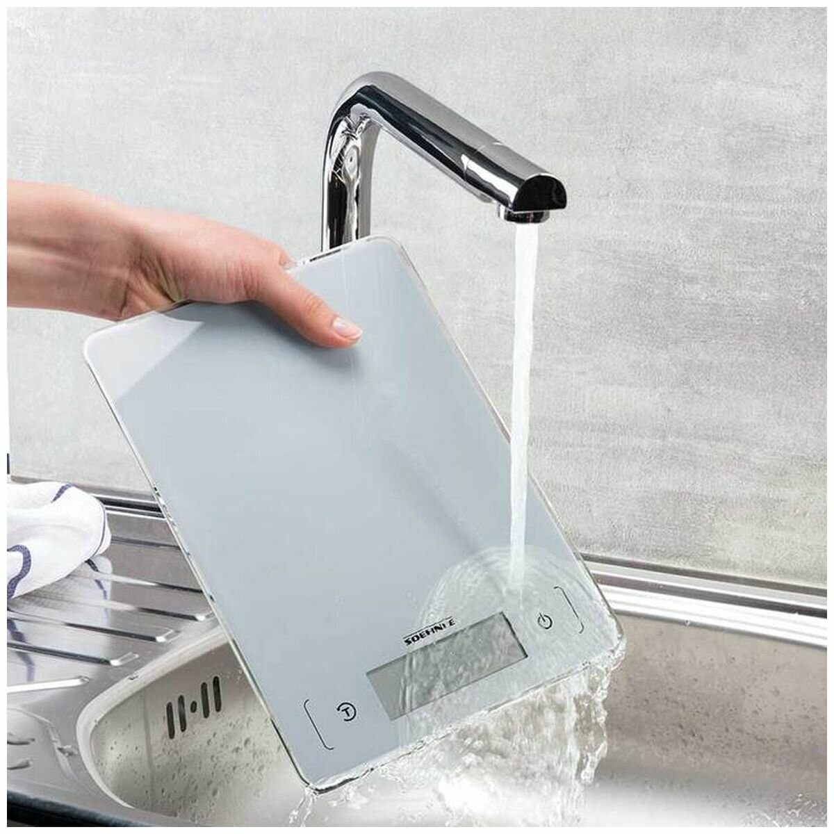 Leifheit Aqua Proof Kitchen Scale - Waterproof Housing and 10kg Maximum Weight - Silver - S66225