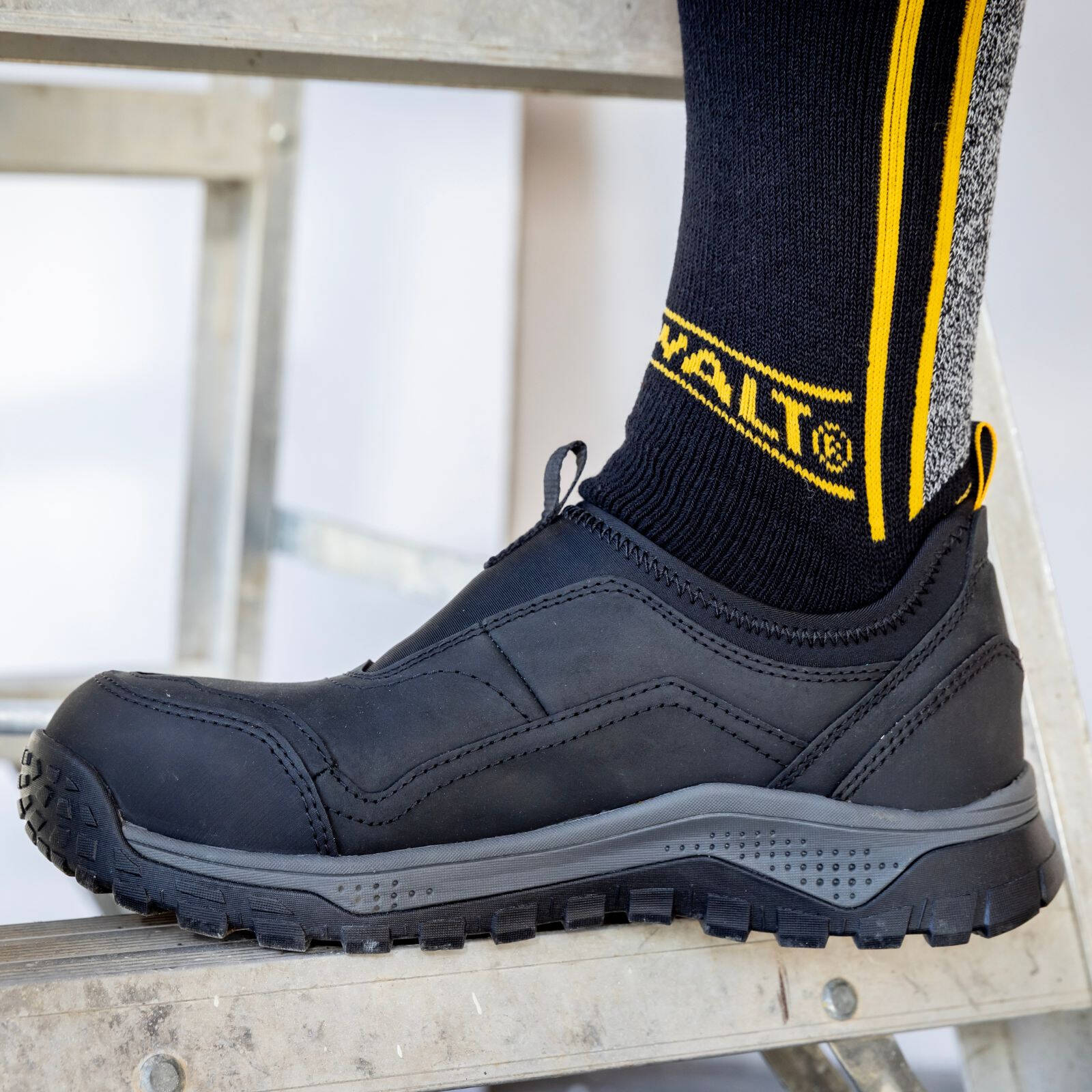 DeWALT Black Stride Steel Cap Safety Work Shoe Size 11 - Water Resistant Leather, SRC