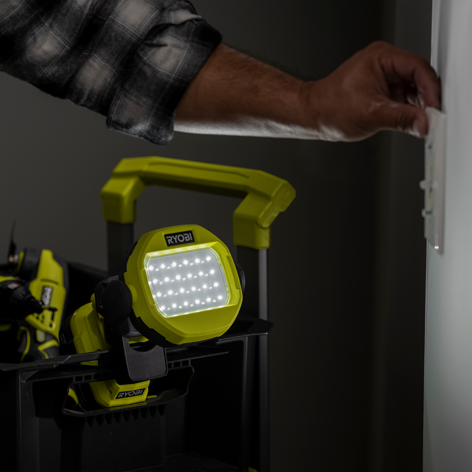 Ryobi 18V ONE+ Clamp Light RLCL18 - Tool Only