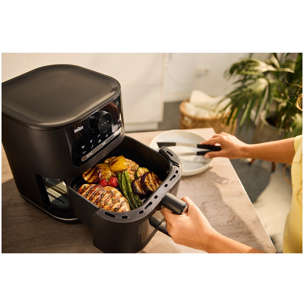 Braun MultiFry 5 Air Fryer 5.7L - Black - Three-in-One Air Fry, Bake, Grill, 20 Programs - HF5073IBK