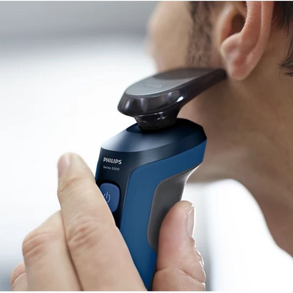 Philips Series 5000 Wet and Dry Electric Shaver - ComfortTech Blades - 360° Contour Heads - S5466-17