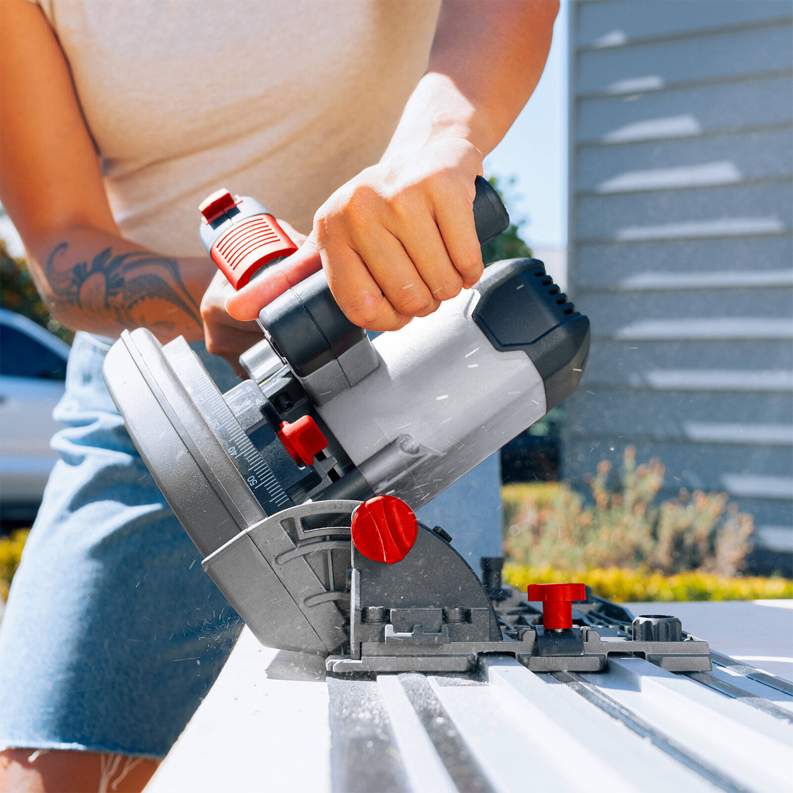 Ozito 1200W 165mm Plunge Saw OPS-165, Bevel & Depth Adjust for Track Cutting