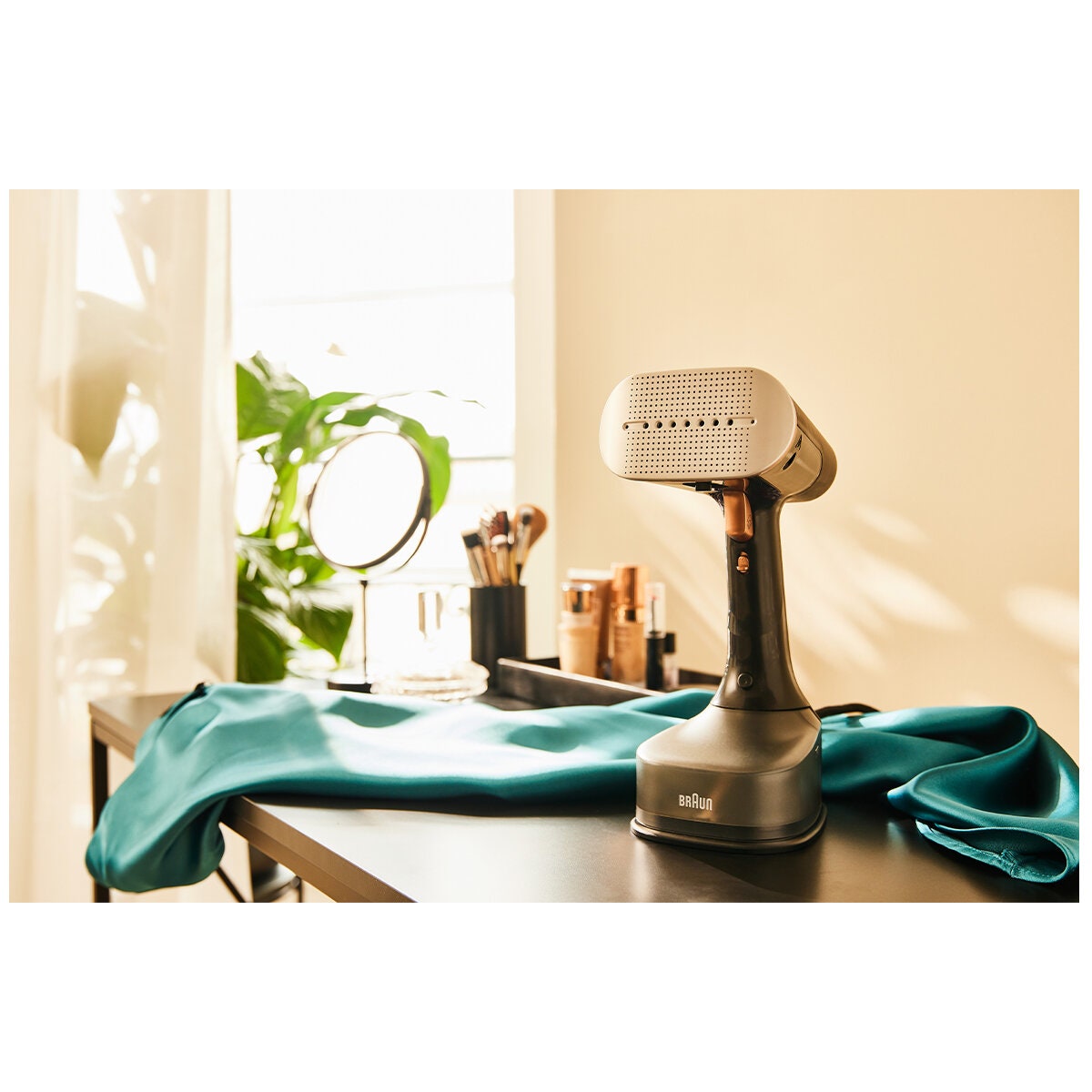 Braun QuickStyle 7 garment steamer - 1600W, 35g/min FastSteam, horizontal and vertical steam, black - GS7077BK