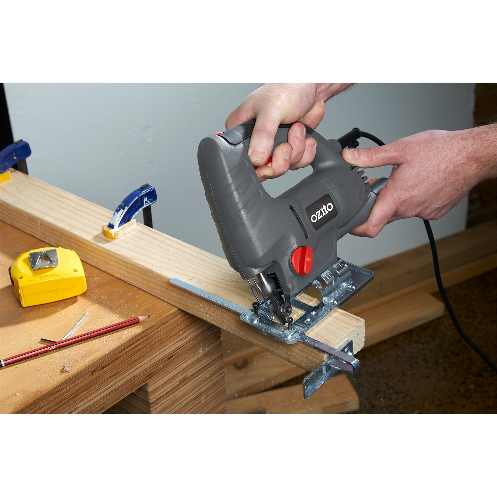 Ozito 680W Pendulum Jigsaw JSW-6800, 3 Blades, 45 Degree Bevel, 3100 SPM, Variable Speed