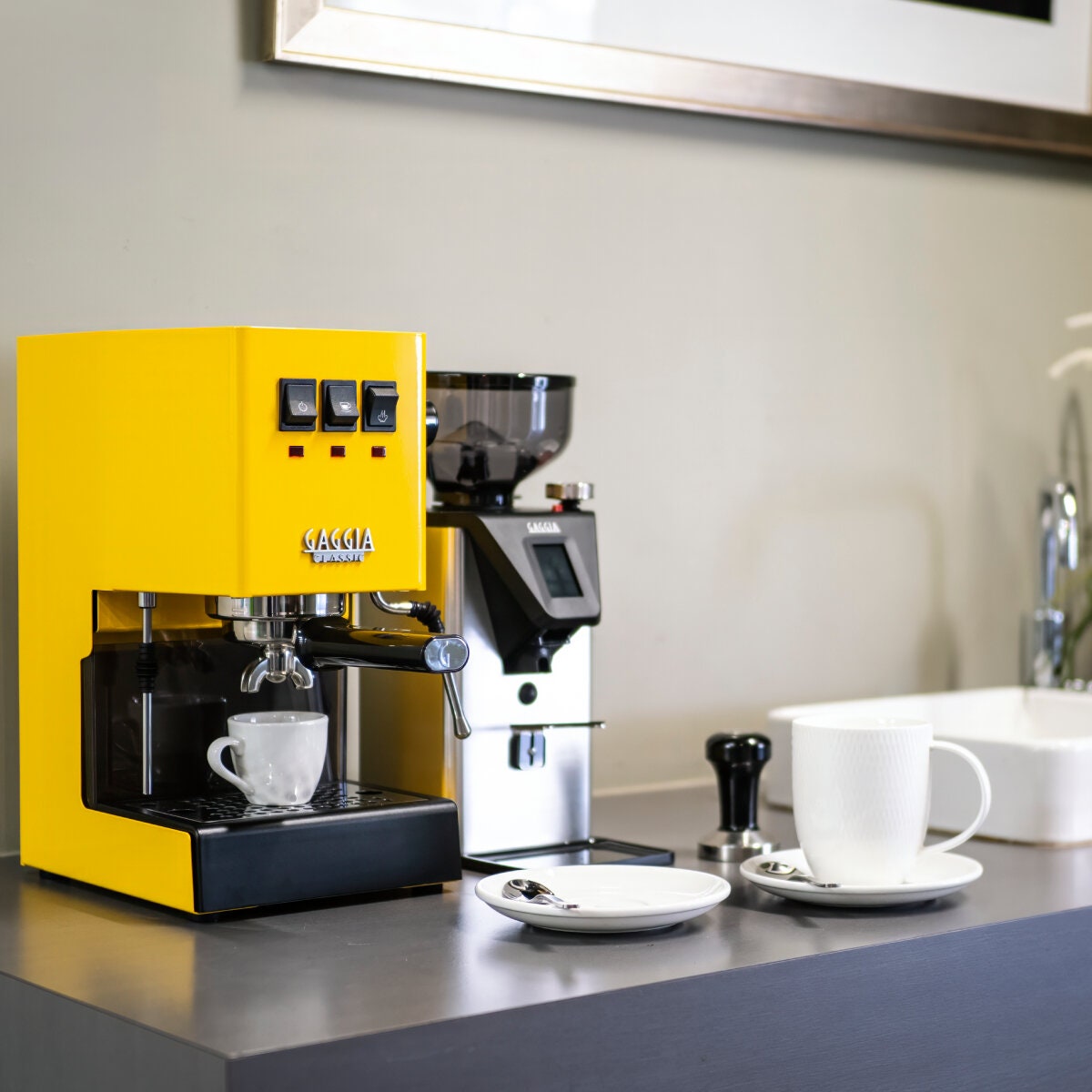 Gaggia Classic E24 Coffee Machine and MDF55 Grinder Bundle - Yellow - Flat Burr Grinder - DMGNCEVOYELBUN