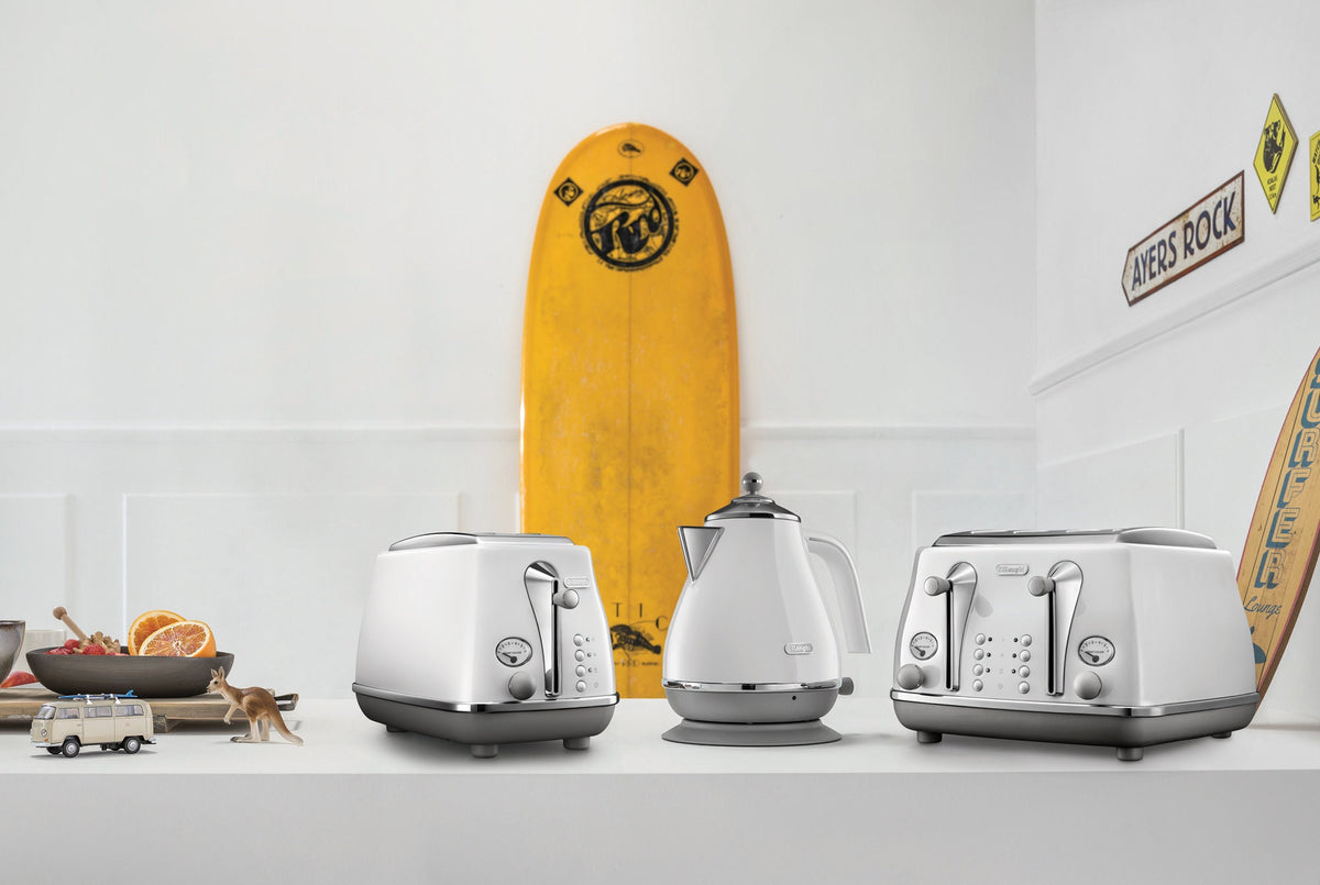 DeLonghi Icona Capitals 4 Slice Toaster - Sydney White, Two Crumb Trays, Extra Lift - CTOC4003W