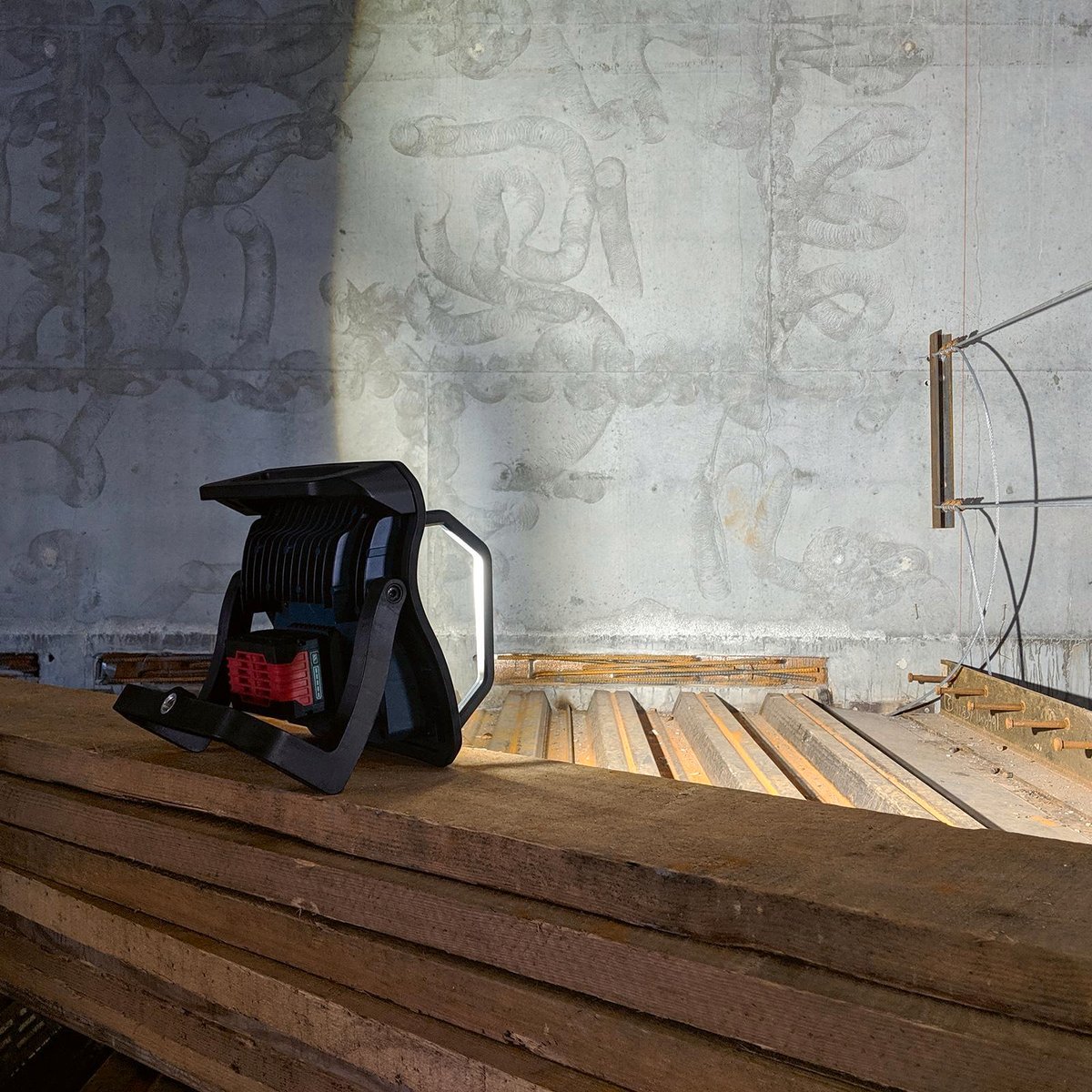 Bosch 18V Worklight - 10000lm - Metal Body - Bluetooth Control - SuperSaverAU - view 2