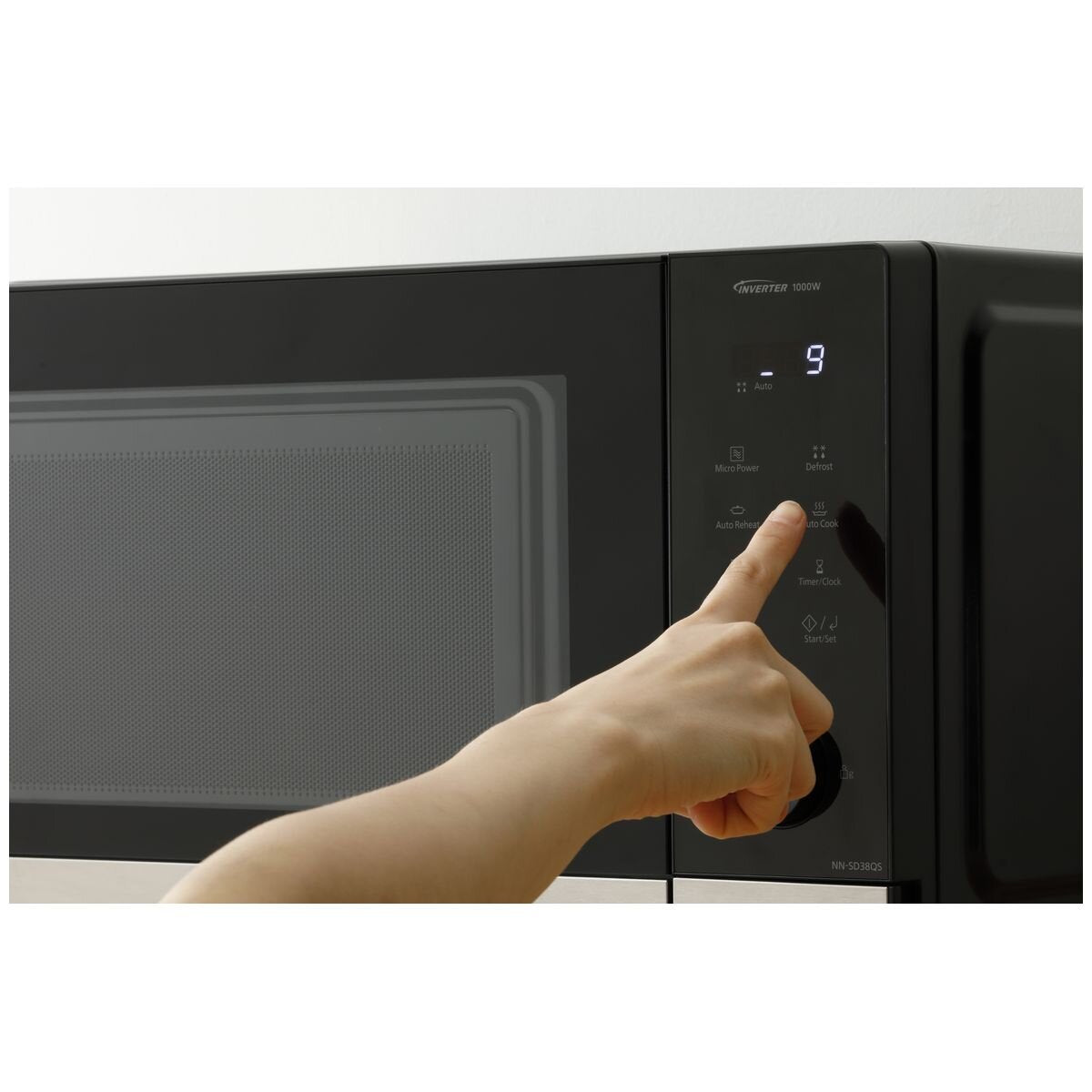 Panasonic 29L inverter microwave oven - 1000W, black with stainless steel trim, 17 auto menus - NN-SD38QSQPQ