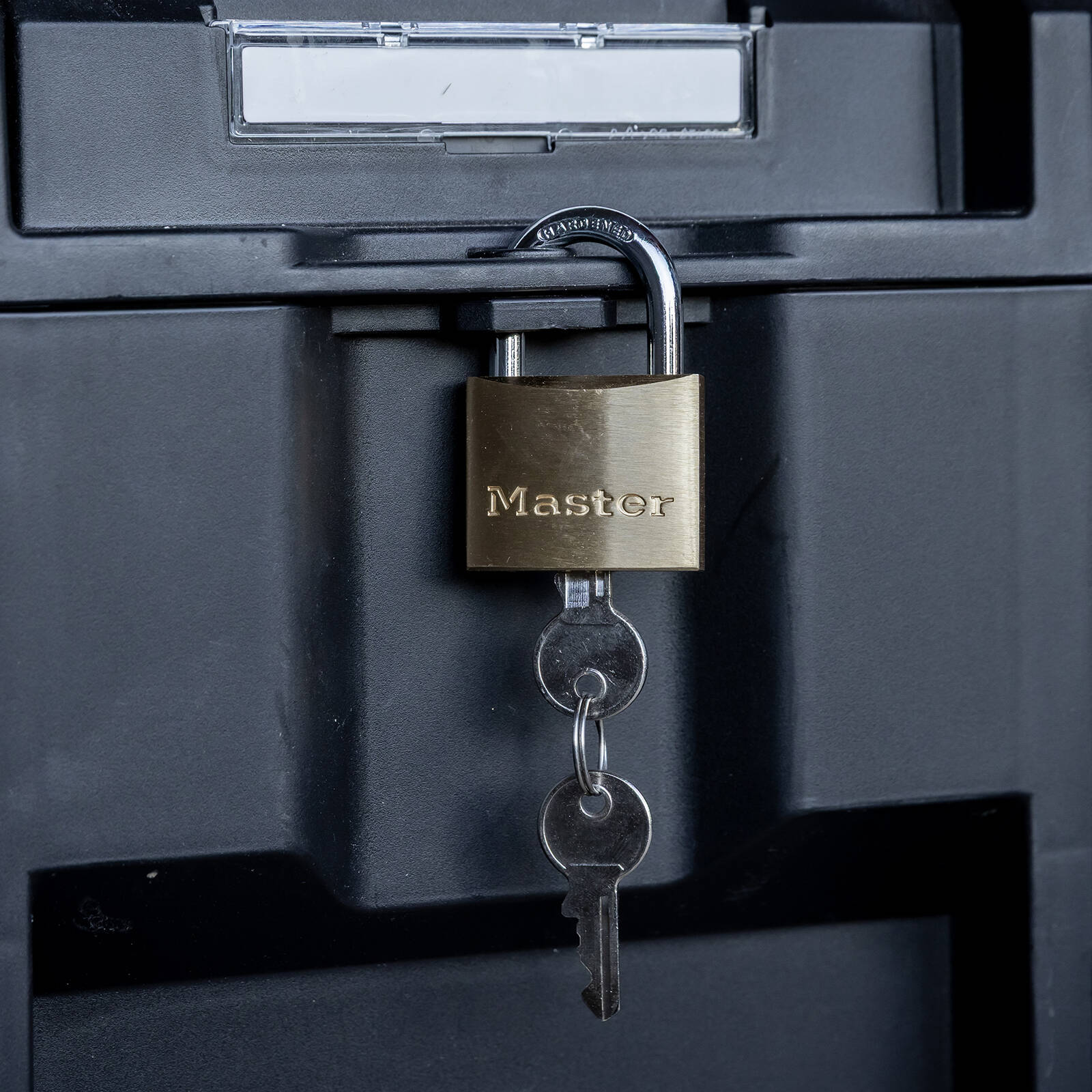 Master Lock 40mm Solid Brass Keyed Padlock, Hardened Steel Shackle, Pin Cylinder