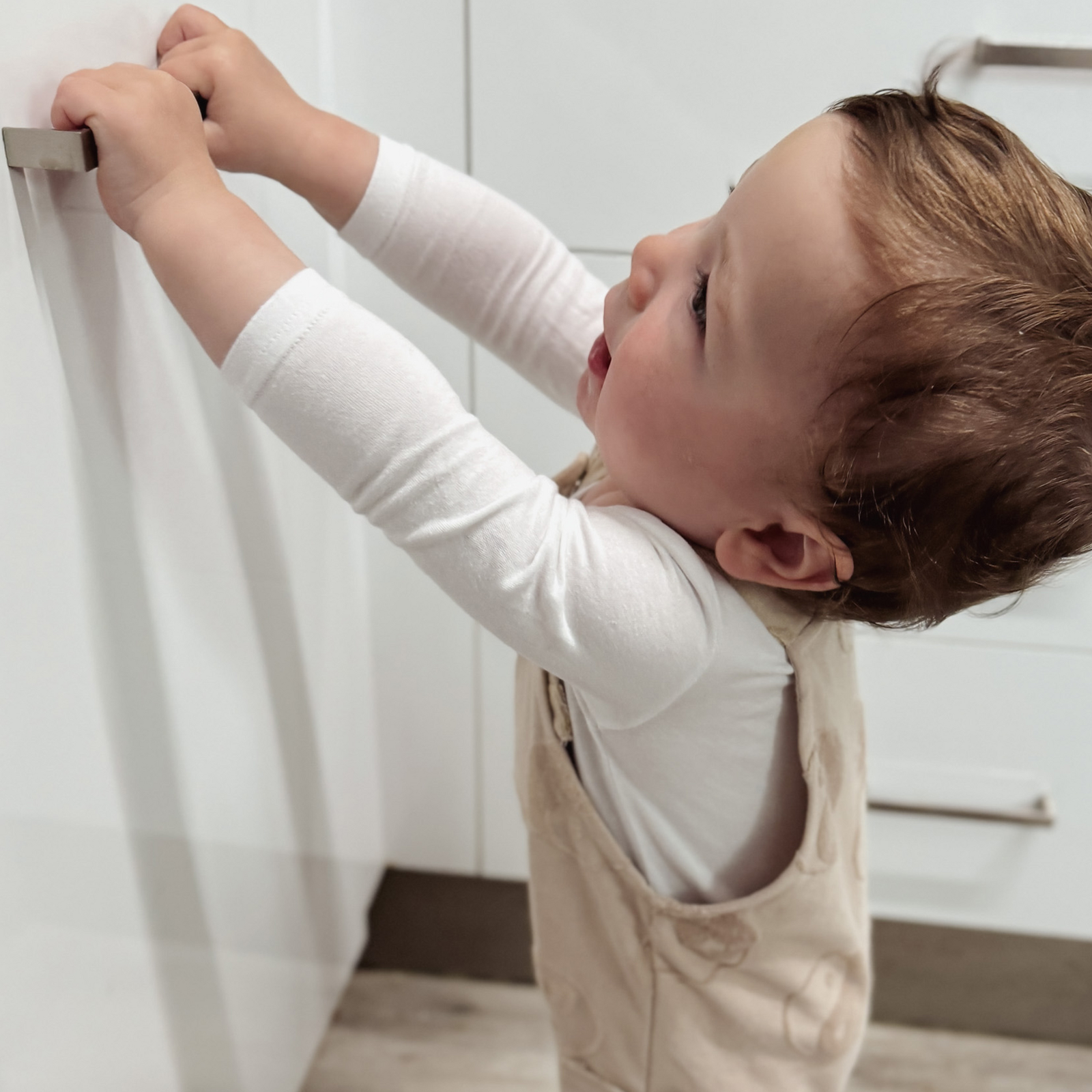 Dreambaby Adhesive Mag Lock 8 Pack Magnetic Child Safety Cupboard Locks