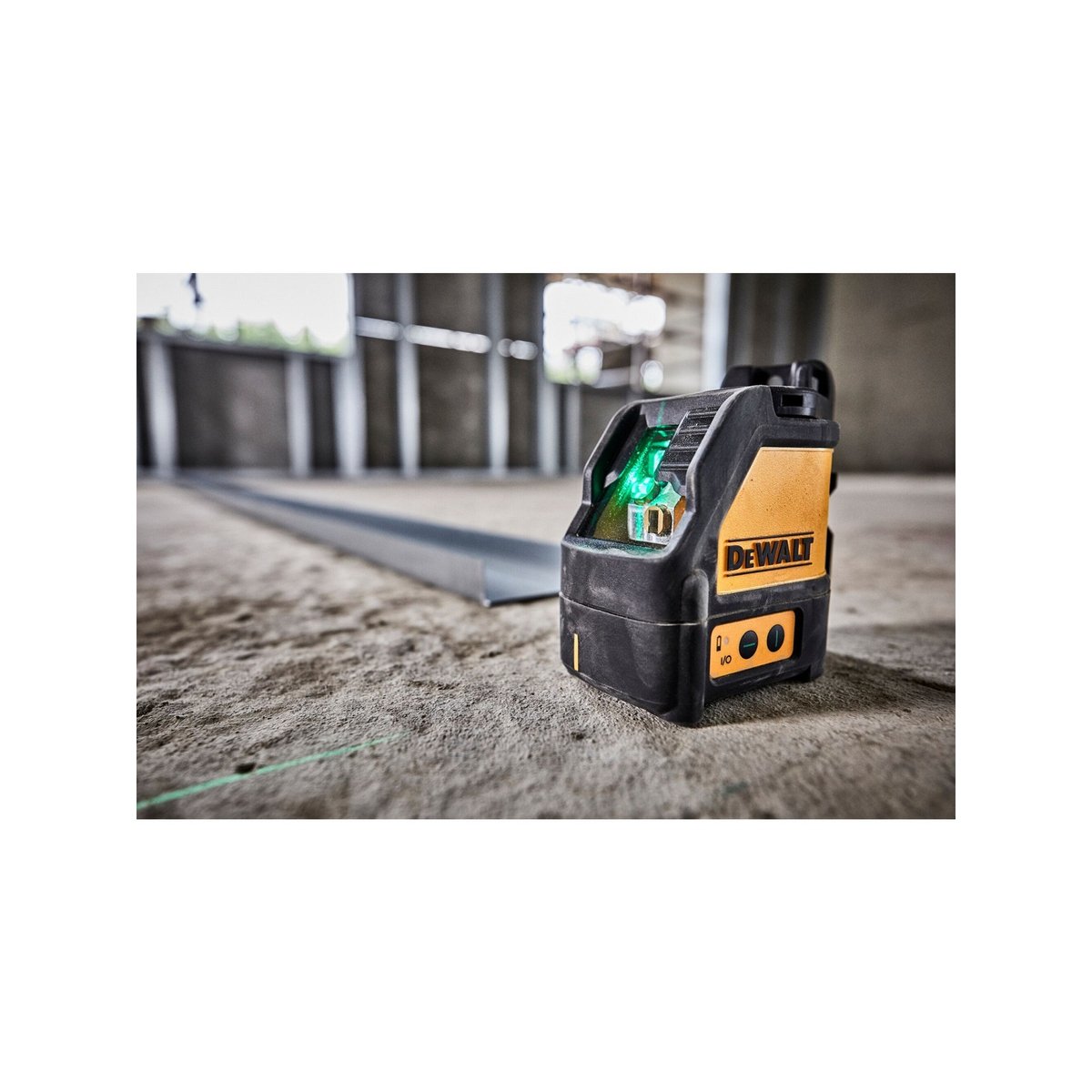 DeWALT Green Beam 2 Way Cross Line Laser Level, Waterproof, Indoor & Outdoor, Case Included DW088CG-XJ