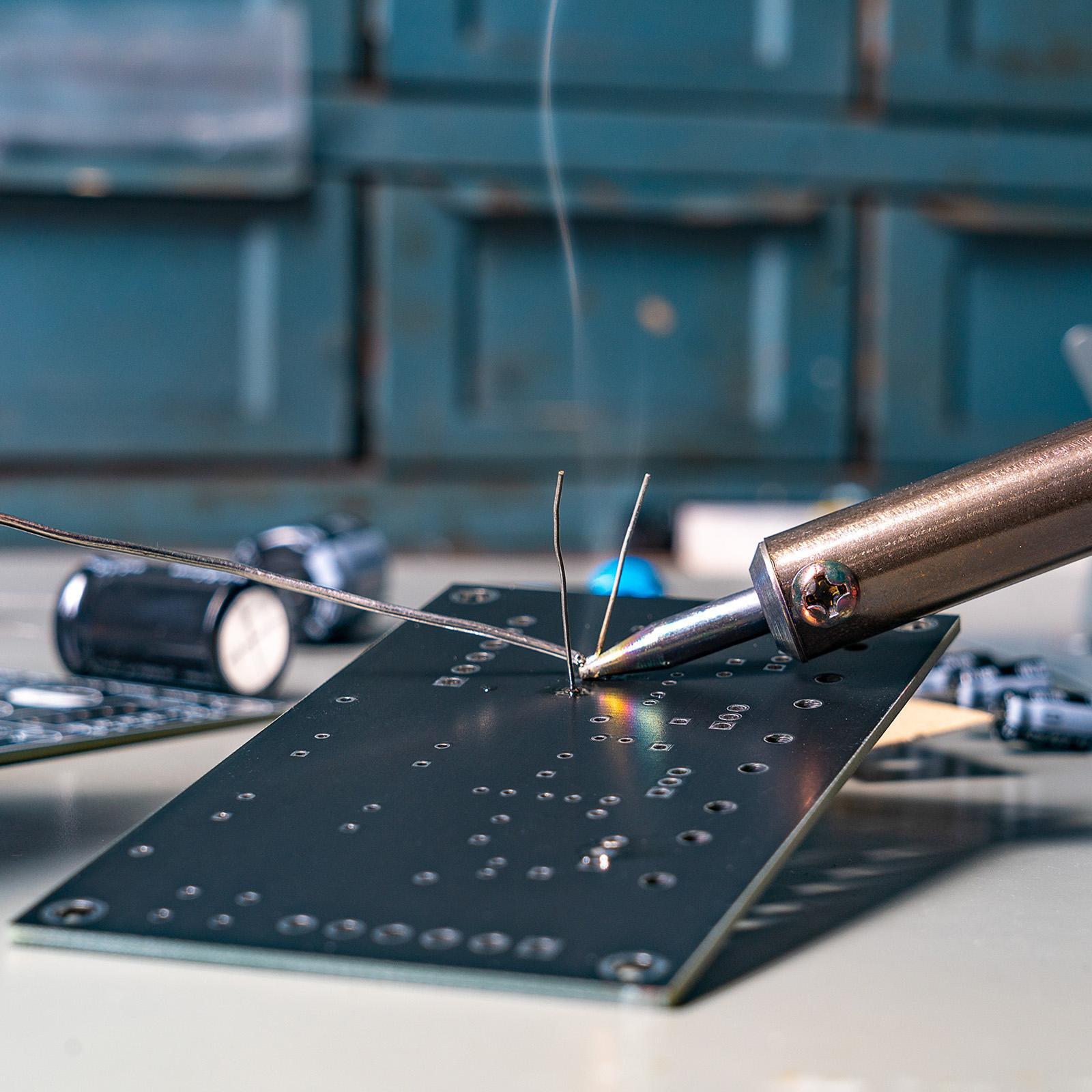 Ozito 80W Soldering Iron 500C Interchangeable Tips